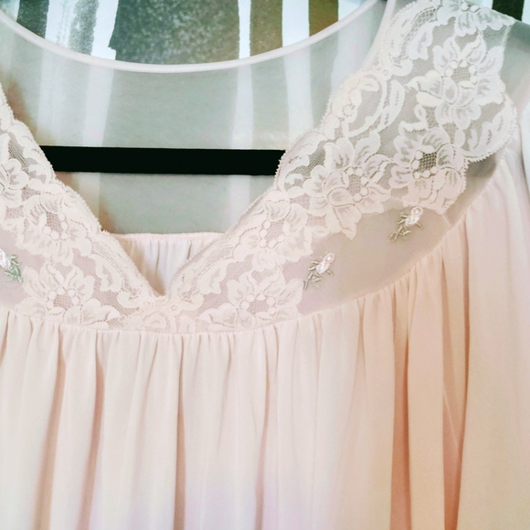 Women's Lace-Trim Nightgown And Button-Front Robe in Pale Pink Peignoir Set - Picture 4 of 7